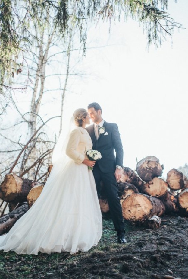 جمال فستان الزفاف بالاكمام الطويلة