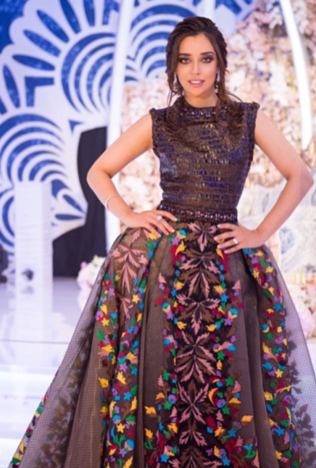 الفستان الذي جعل الجمهور يعلم بحملها 