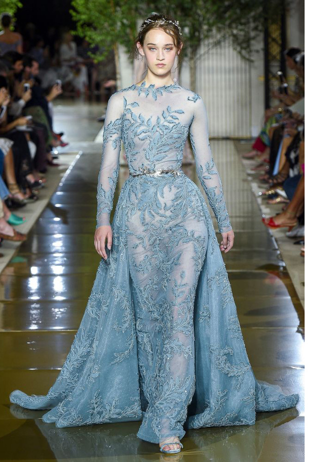 فستان من زهير مراد مزين بالريش