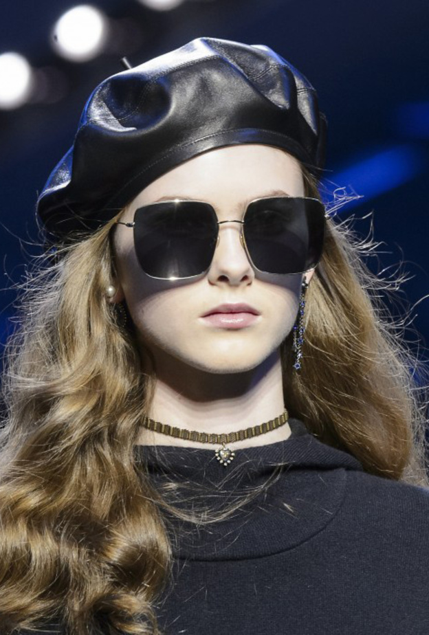 من برادا قبّعة متعدّدة الأقمشة