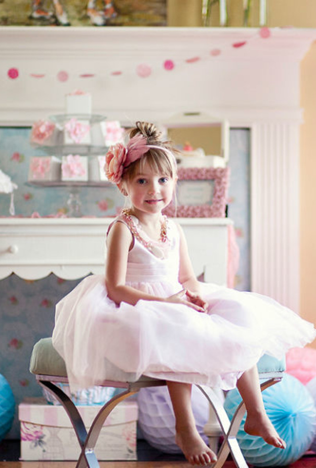 ثيمة عيد ميلاد للاولاد مع رمز الشاربين