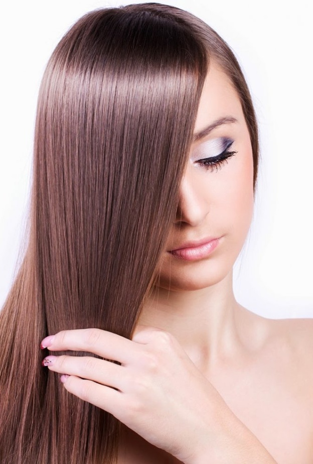 يساعد زيت السمسم على تجديد وإنعاش الشعر التالف