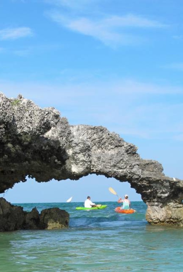 من شاطئ كندوا.