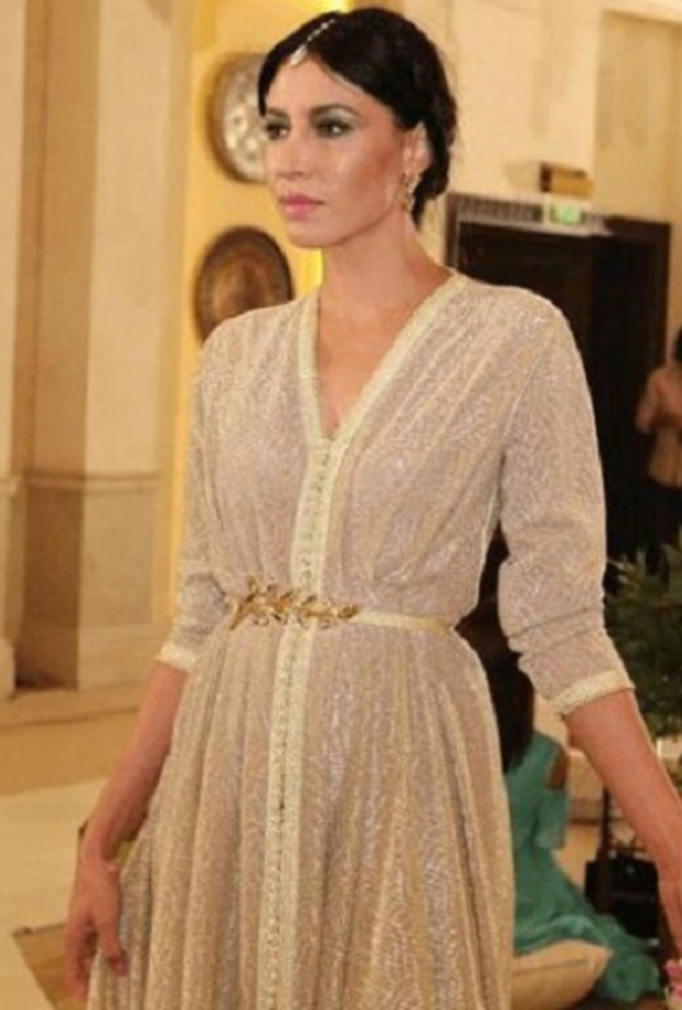 قفطان باللون الذهبي