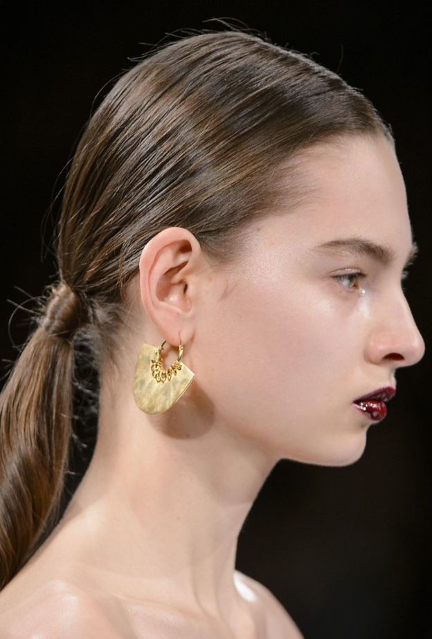 تسريحة ذيل الحصان