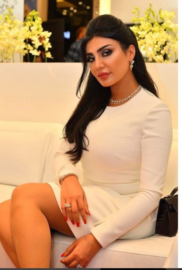 معطف امل العوضي