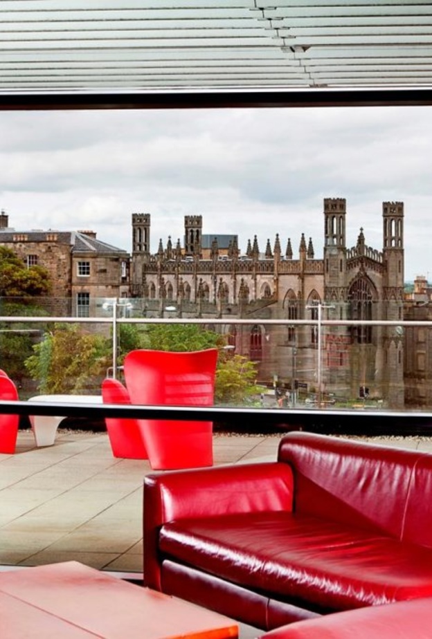 من ذي غلاسهاوس