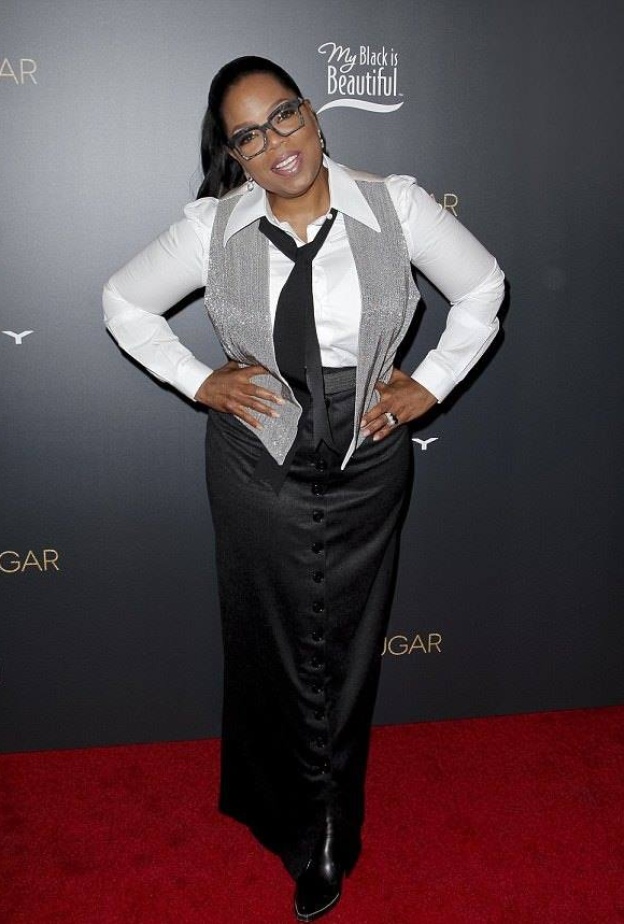 اوبرا وينفري، 63 عاما، تبهر الجميع بخسارتها 18 كغم خلال حضورها لأحد الأنشطة الفنية في لويزيانا