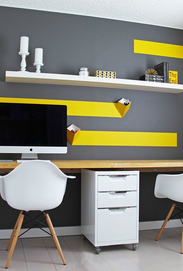 غرفة شباب تختار الديكور البسيط لطاولة المكتب