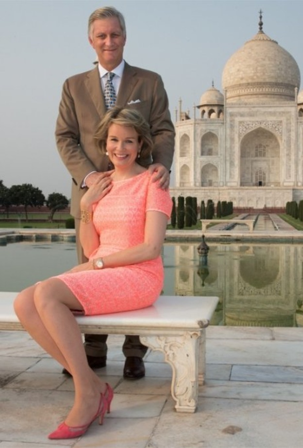 صور رومانسية تجمع الملكة ماتيلد و الملك فيليب أمام تاج محل