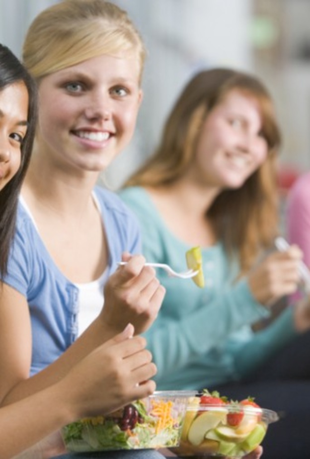  الفواكه من أهم الأطعمة الصحية للمراهقين