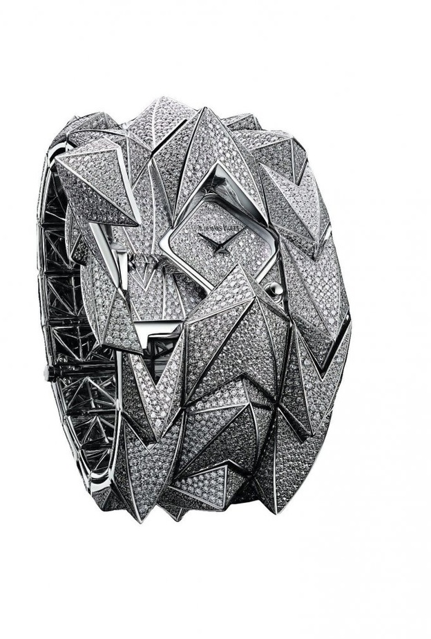 ساعة بياجيه من الذهب والماس والأوبال