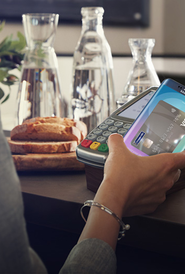 يسهم استخدام الجوال في تقليل التعامل بطرق الدفع التقليدية