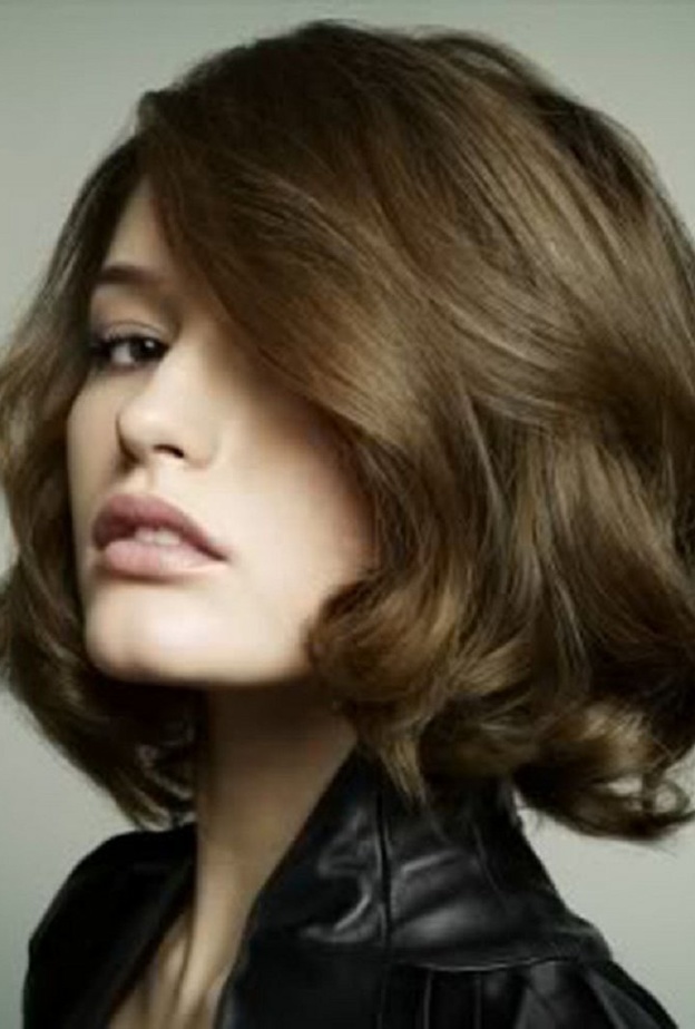 اللون الزيتي موضة الخريف