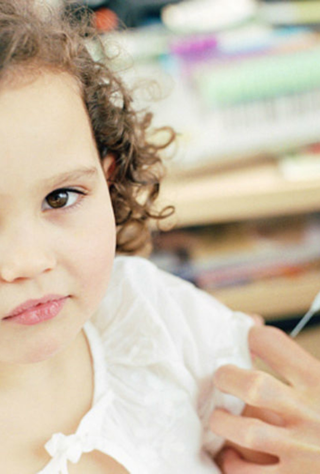 معضم اسباب اصابة الاطفال بالسكر وراثية.