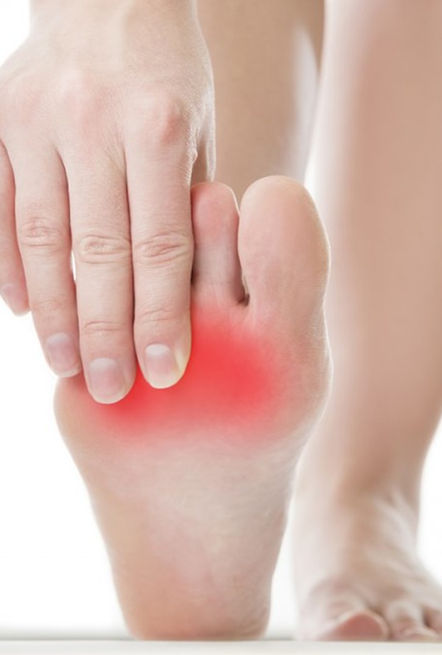  الم اسفل القدم سببه الوقوف الطويل