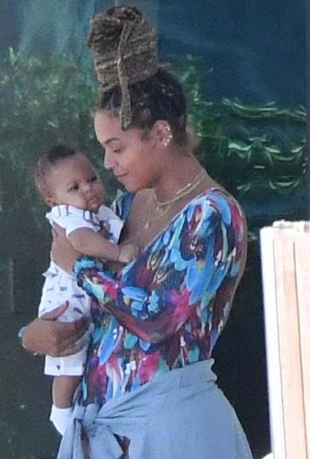 جاي زي يشرح سبب اختيار أسماء طفليه التوأم