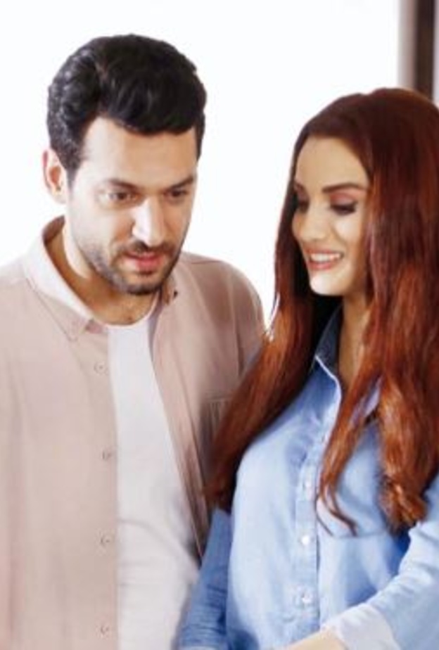 مراد يلدريم  وايمان الباني