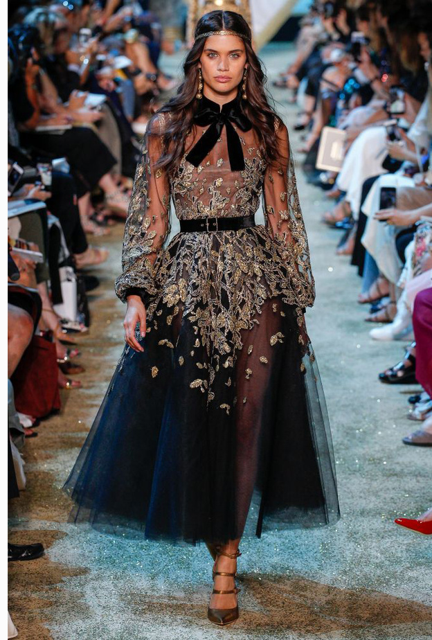 موديلات فساتين سهرة باللون الأسود والذهبي