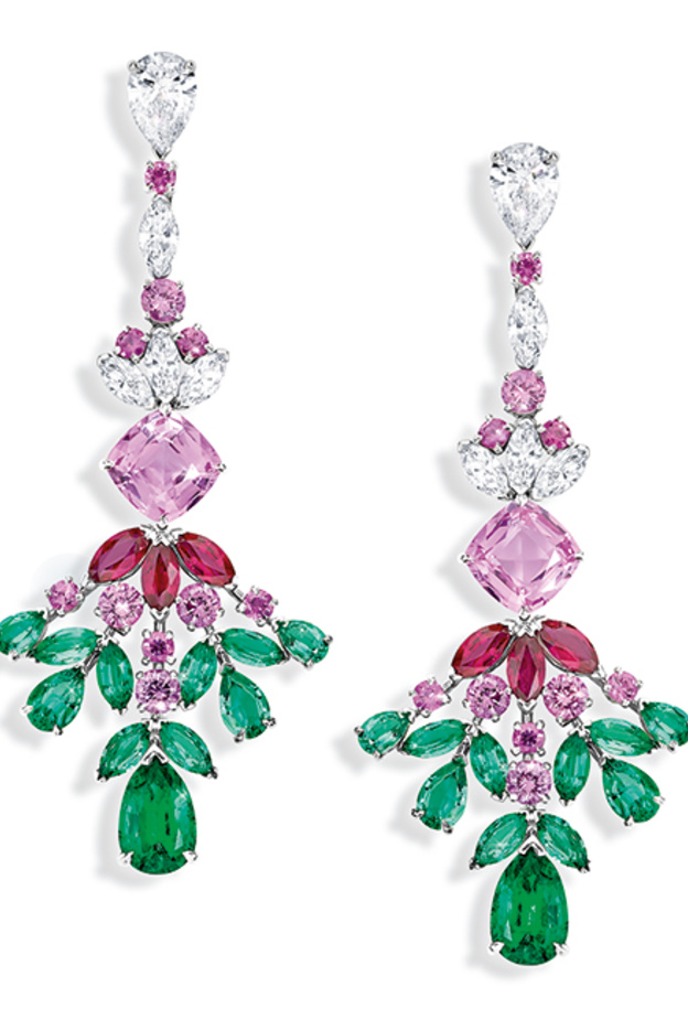 أقراط متدلية من بياجيهPiaget