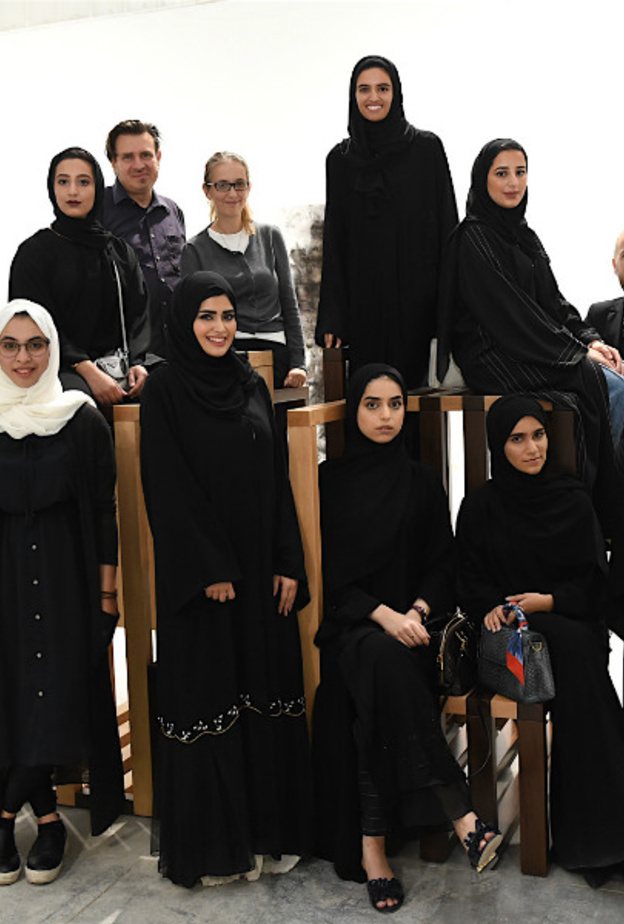 معرض لا حدود لذكرياتي يقدم جيلاً جديداً من الفنانات الإماراتيات 