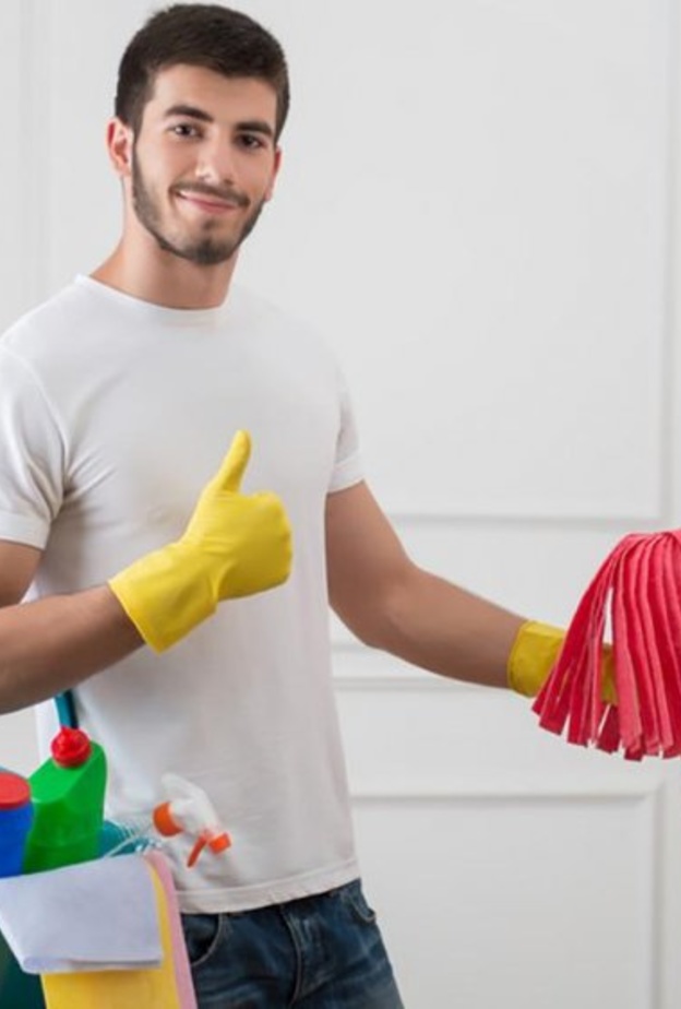 الطلاق وقع بسبب حب الزوج للاعمال المنزلية.