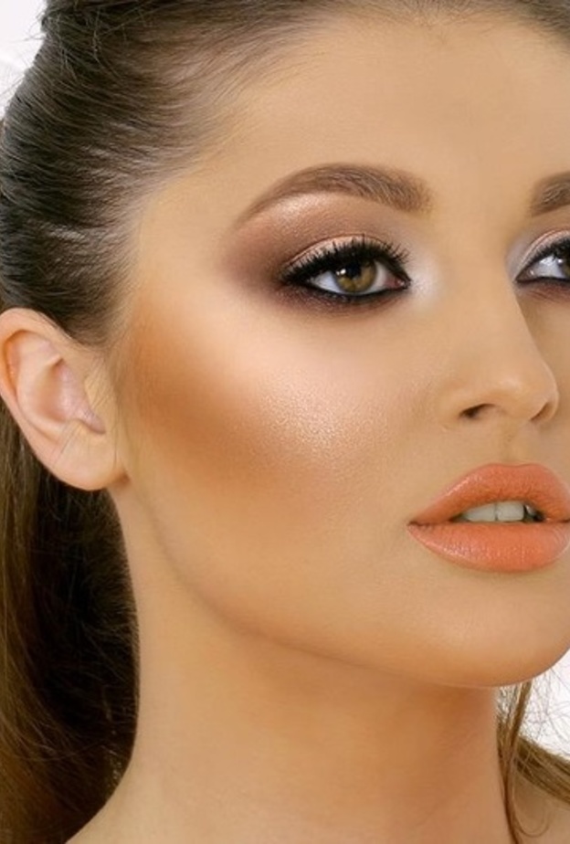 مكياج مشمشي مع الذهبي من فادي قطايا