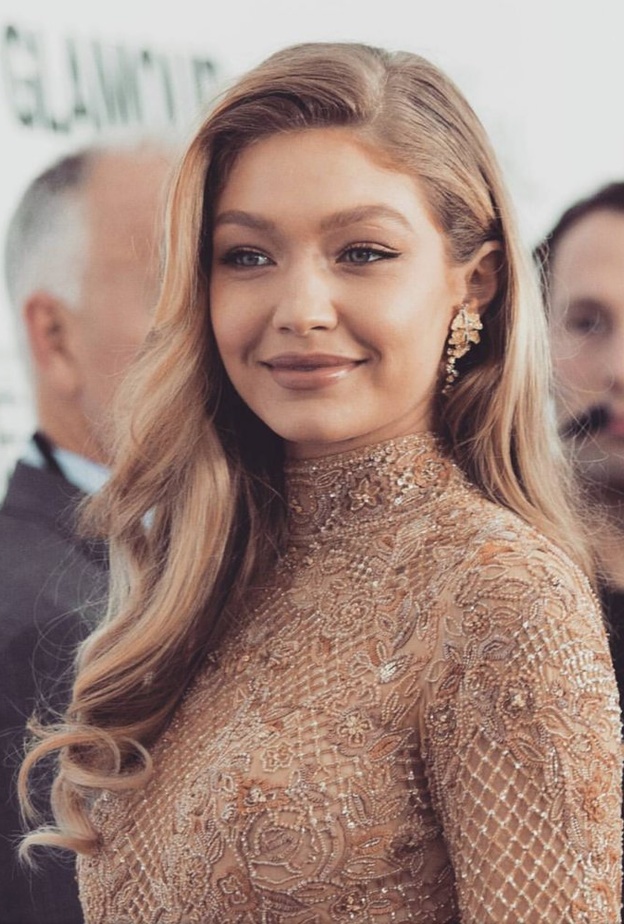 رسمات عيون آيلاينر الريترو بأسلوب جيجي حديد Gigi Hadid
