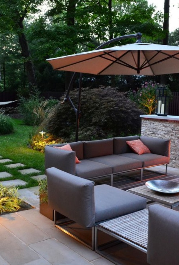 تزيين الجدران بالرفوف لوضع النباتات