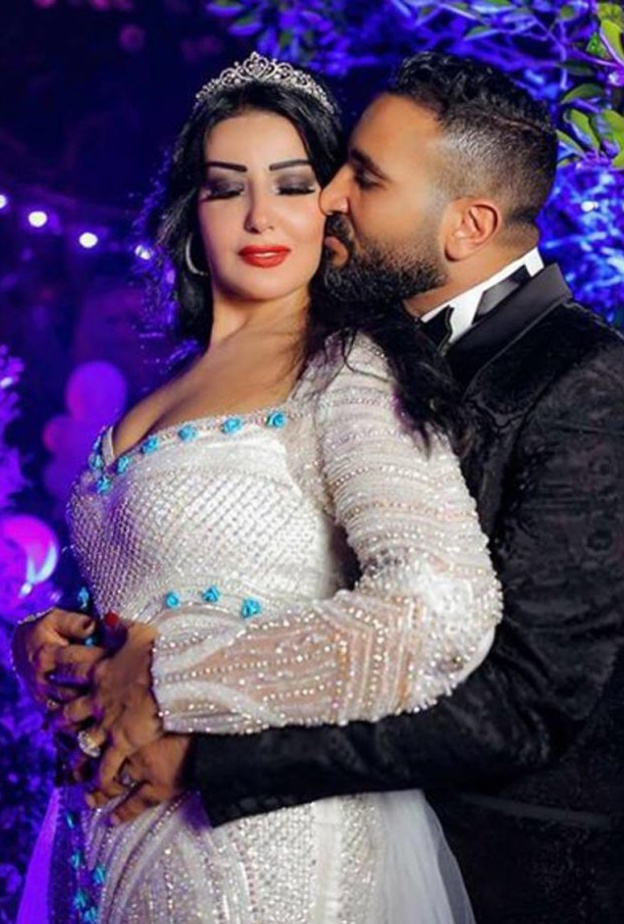 متابعو كندة علوش قالوا ان الفنانة ارتدت فستان جدتها.