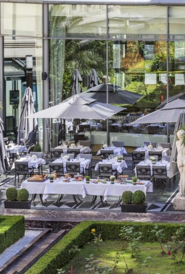 من دو كوليكسيونير آرك دو تريومف