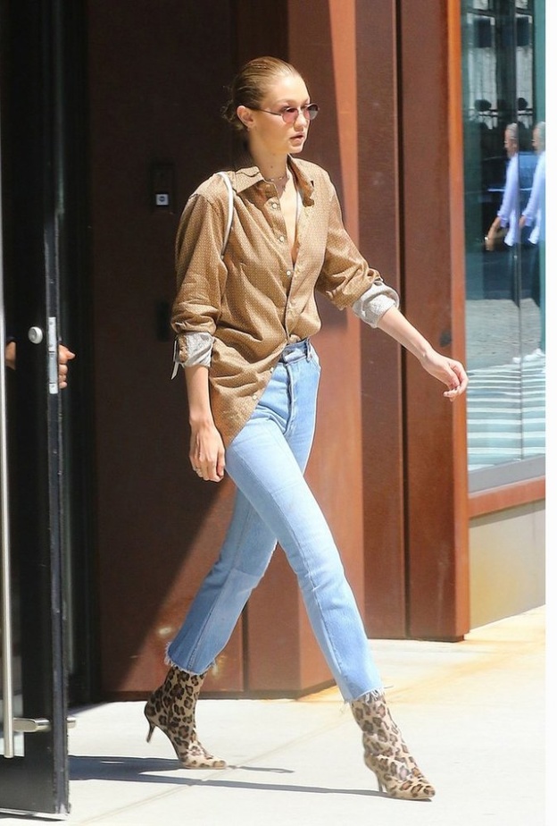 أناقة المعطف الشتوي الراقي بأسلوب شبابي مع الانكل بوت باللو الأسود