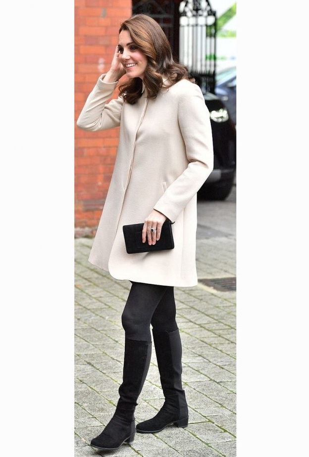 الاميرة كيت ميدلتون kate Middletonمع اطفال مركزChildren’s Centre