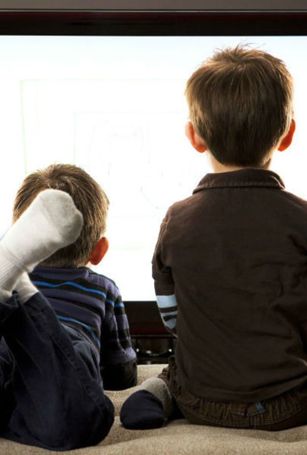 طرق تقليل جلوس طفلك أمام شاشة التلفزيون