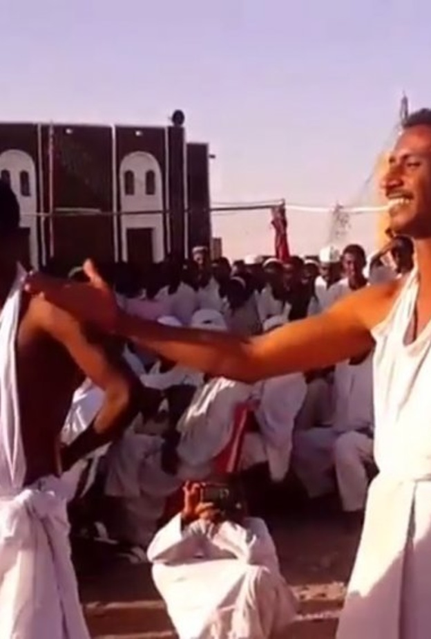 الجلد بالسوط يعرف بالبطان وهو من طقوس حفلات الزفاف في بعض القبائل السودانية.