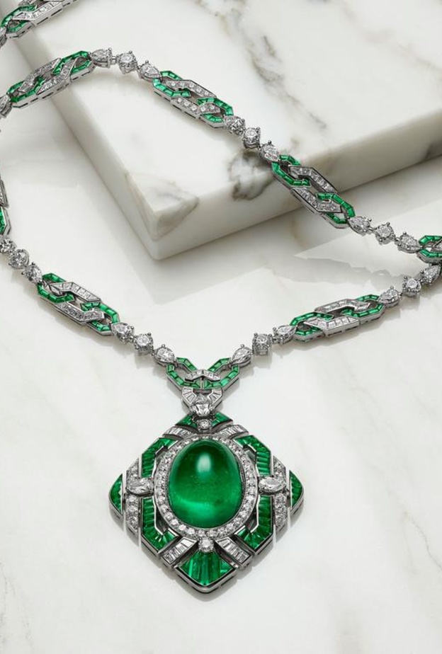 عقد من نيراف موديNirav Modi.