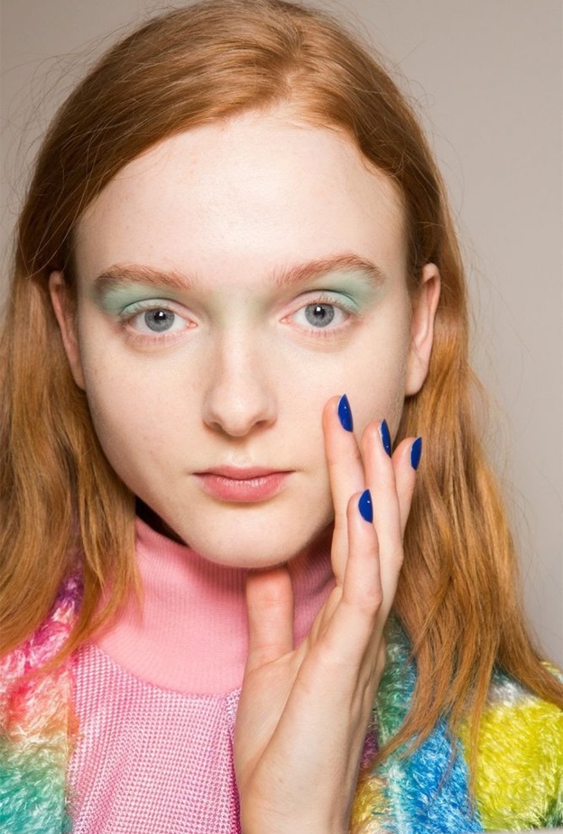 الوان اظافر مزخرفة مع النقشات للمناسبات.