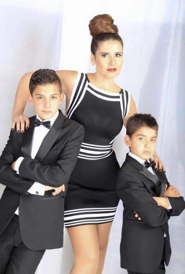 هنا شيحة وابنيها