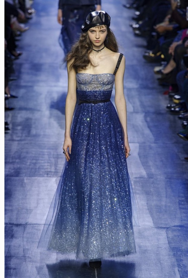 فستان قصير يليق بالبنات الشّابات من ايلي صعب