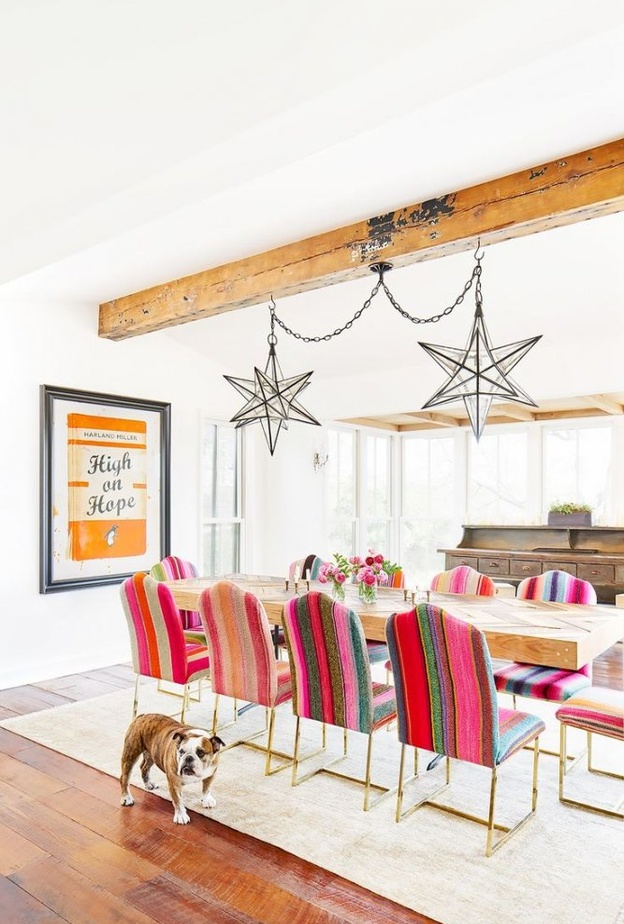 جرأة في اختيار ألوان غرفة الطعام