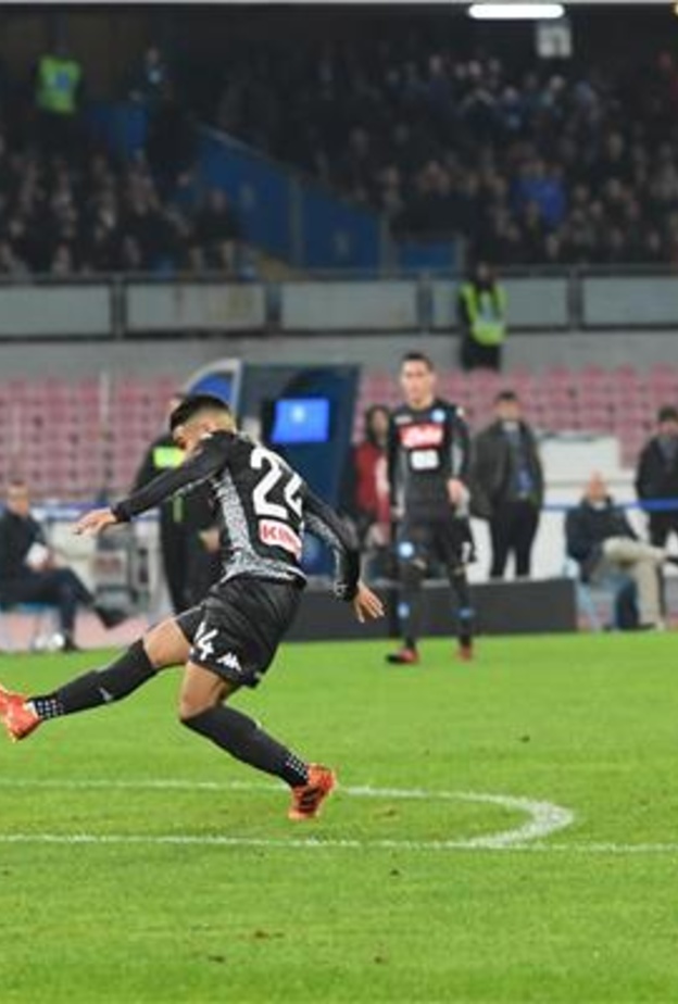 نابولي يعبر ميلان بهدفين لهدف