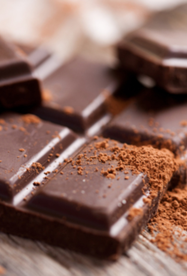 تناول الشوكولاته صباحا يحسن كفاءة العمل