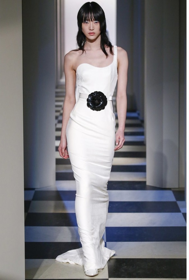 فستان من Roksanda.