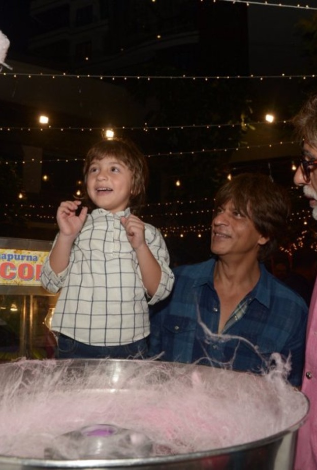 شاروخان في حفل عيد ميلاد آرادهيا باتشان