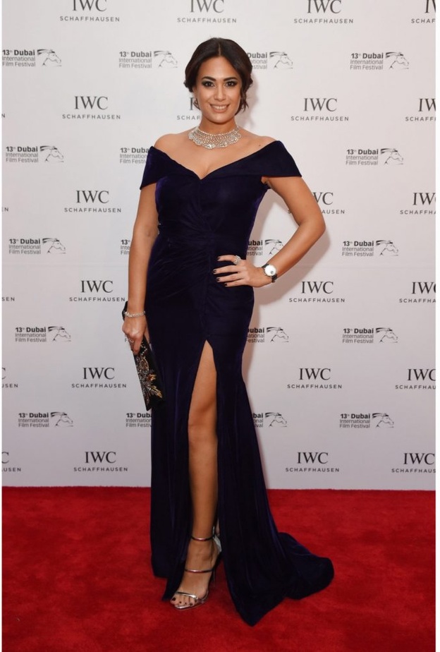 فستان قصير ناعم تألقت به هند صبري في أحد المناسبات