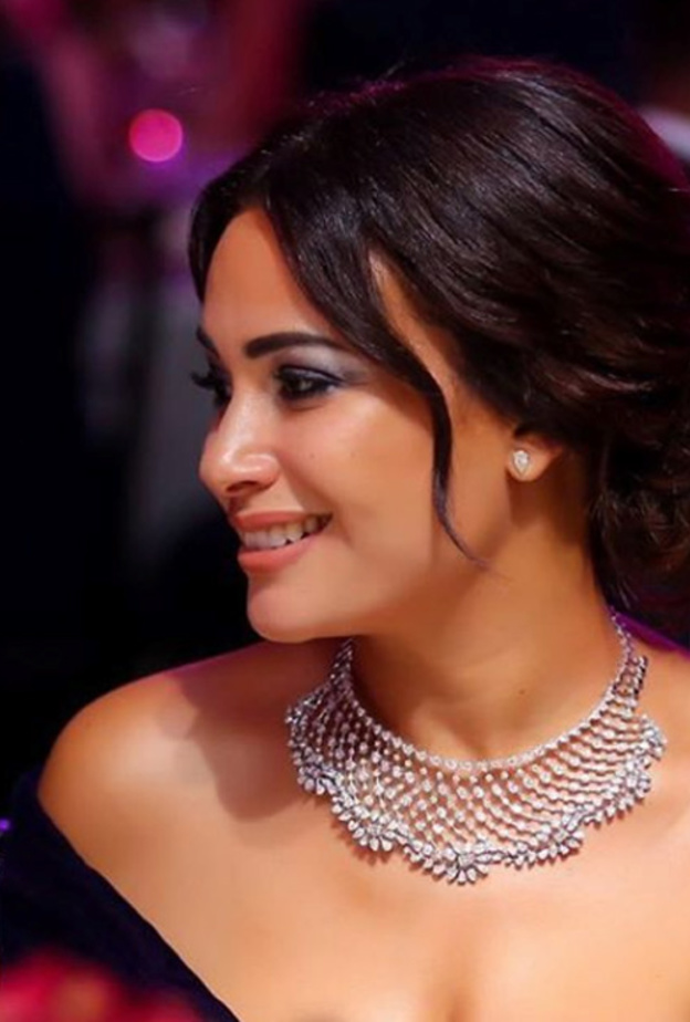 هند صبري ترتدي مجوهرات عزة فهمي