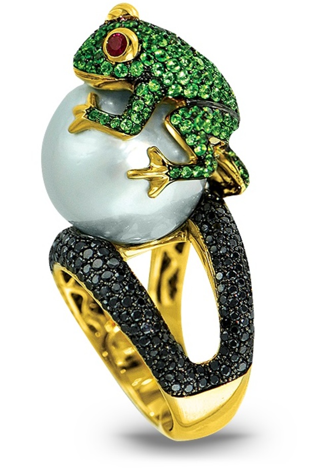 بروش فان كليف آند أربلز من المرجان والياقوت والاونيكس والماس