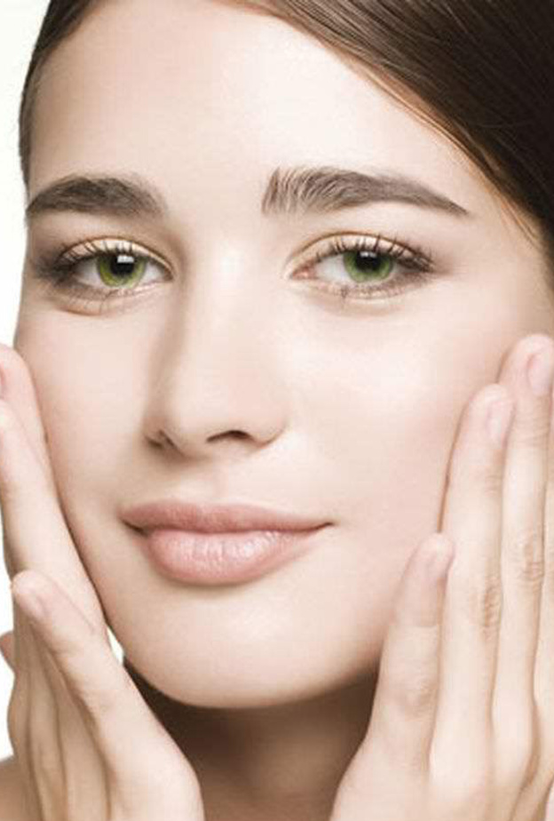 الحليب يحتوي على البروتين و المواد المغذية الأخرى التي تغذي جذور الشعر