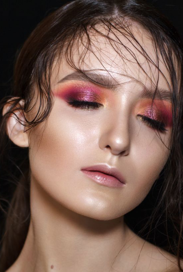 يمكنك إضافة الآيلاينر الأسةد المسحوب على الجفن