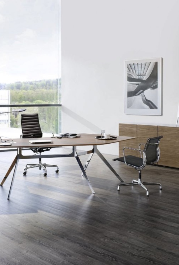 مكتب رائع بالأبيض و الأسود